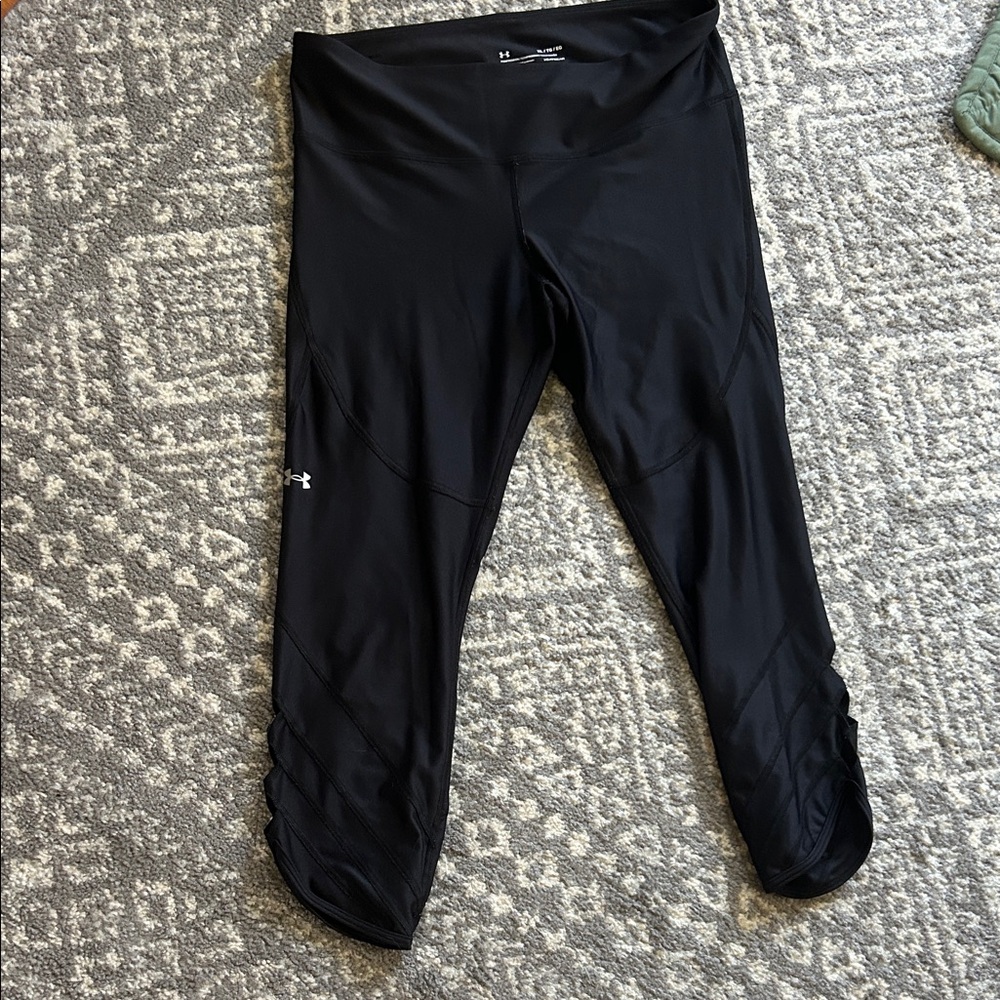 Under Armour woman’s Dark Leggings